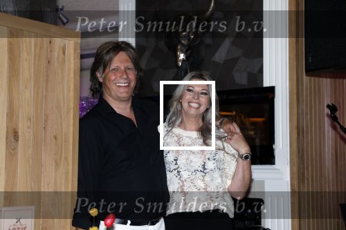 Volendam 30 juni 2022
CD presentatie bij Lotje van Edwin v Hoevelaak en zijn vriendin Natasja Poels . jan Keizer reikte de eerste cd uit.