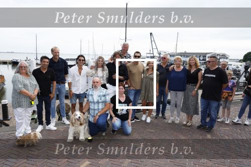 Volendam 30 juni 2022
CD presentatie bij Lotje van Edwin v Hoevelaak en zijn vriendin Natasja Poels . jan Keizer reikte de eerste cd uit.
