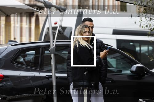 Amsterdam 30 maart 2022
Eran Zahavi en zijnn vrouw  Shay Zahavi aan het wineklen in Amsterdam zuid