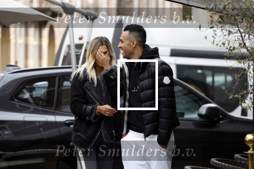 Amsterdam 30 maart 2022
Eran Zahavi en zijnn vrouw  Shay Zahavi aan het wineklen in Amsterdam zuid