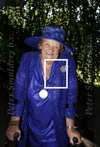 Haarzuilens 22 juni 2022
Haringparty bij kasteel de Haar in Haarzuilens .
Erica Terpstra op krukken en voet in gips