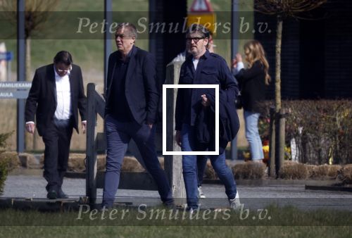 Marsum 26 maart 2022
Crematie van Piet Paulusma bij crematorium Andringstate. Piet zijn auto\'s stonden voor de aula geparkeerd . Erik de Zwart en Niel van Hoff