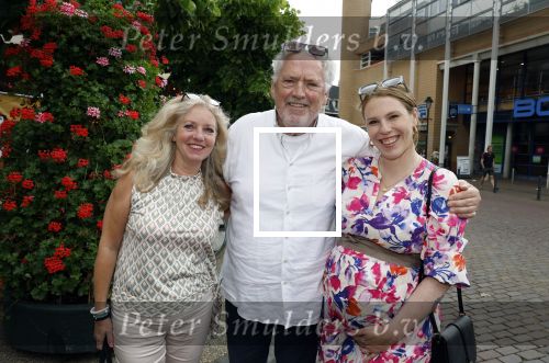 Hilversum 25 juni 2022
Ernst daniel Smid met zijn vriendin en zijn zwangere dochter Coosje