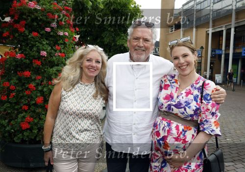 Hilversum 25 juni 2022
Ernst daniel Smid met zijn vriendin en zijn zwangere dochter Coosje