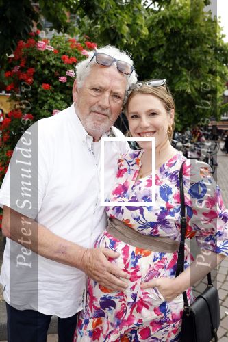 Hilversum 25 juni 2022
Ernst daniel Smid met zijn vriendin en zijn zwangere dochter Coosje