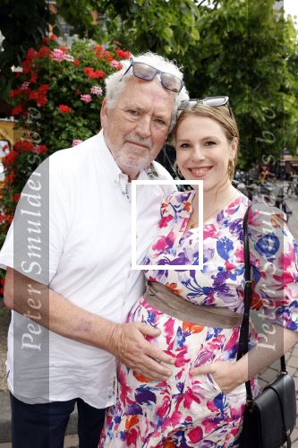Hilversum 25 juni 2022
Ernst daniel Smid met zijn vriendin en zijn zwangere dochter Coosje