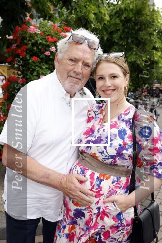 Hilversum 25 juni 2022
Ernst daniel Smid met zijn vriendin en zijn zwangere dochter Coosje