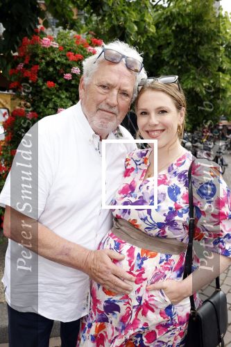 Hilversum 25 juni 2022
Ernst daniel Smid met zijn vriendin en zijn zwangere dochter Coosje