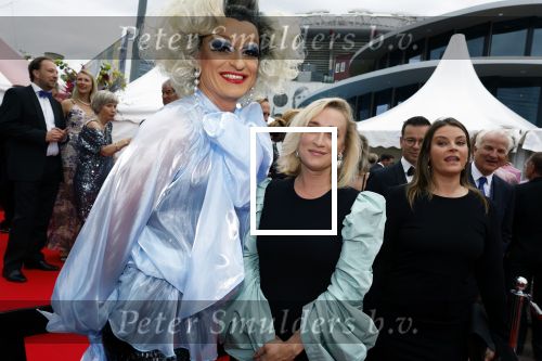 Amsterdam 25 juni 2022
Het damdiner tbv het aidsfonds wordt voor de 30e keer georganiseerd . Het vind dit jaar plaats in AFAS Live. Eva Jinek kwam met Peter v d Vorst en Bob Sikkes