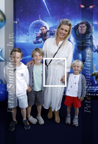 Amsterdam 12 juni 2022
Premiere Lightning (pixar) in Pathe Amsterdam noord.
Eveline Stallaart met zoon