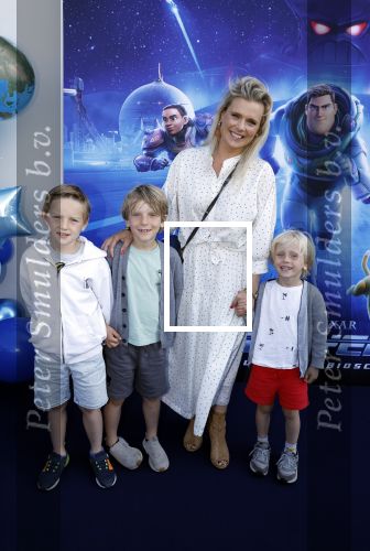 Amsterdam 12 juni 2022
Premiere Lightning (pixar) in Pathe Amsterdam noord.
Eveline Stallaart met zoon