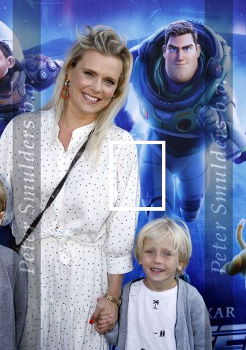Amsterdam 12 juni 2022
Premiere Lightning (pixar) in Pathe Amsterdam noord.
Eveline Stallaart met zoon