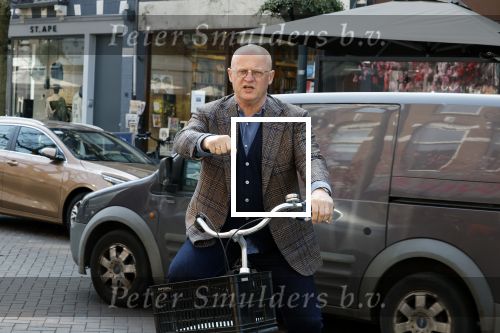 Amsterdam 29 maart 2022
Ferdinand Grapperhaus op de fiets in Amsterdam zuid.