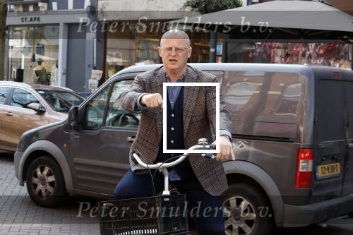 Amsterdam 29 maart 2022
Ferdinand Grapperhaus op de fiets in Amsterdam zuid.
