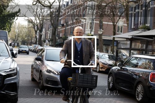 Amsterdam 29 maart 2022
Ferdinand Grapperhaus op de fiets in Amsterdam zuid.