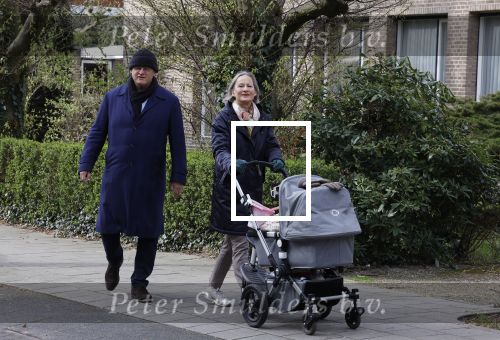 Amsterdam 30 maart 2022
Ferdinand Grapperhaus met zijn vrouw achter de kinderwagen in Amsterdam zuid.