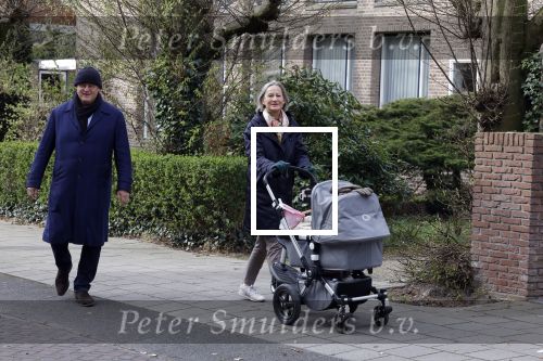 Amsterdam 30 maart 2022
Ferdinand Grapperhaus met zijn vrouw achter de kinderwagen in Amsterdam zuid.