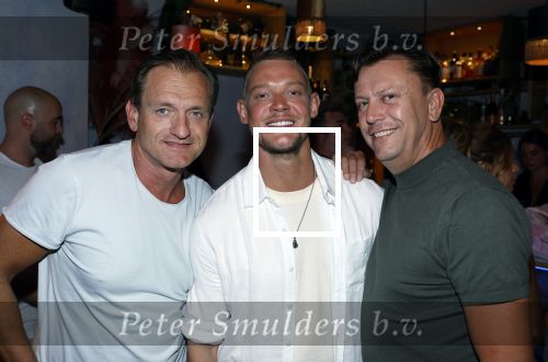 Amsterdam 17 juni 2022
Ferry Doedens viert zijn 31 e verjaardag in Bar Bacan in Amsterdam. Ferry met zijn manager Christian Looman en diens partner