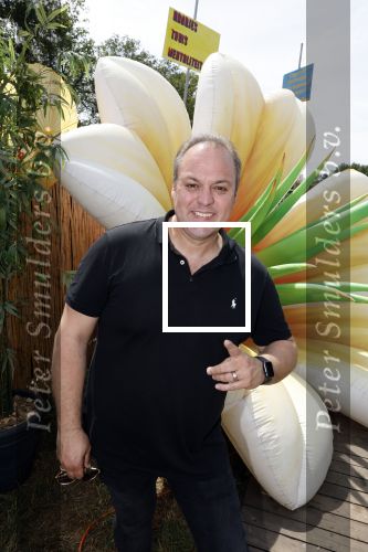Lichtenvoorde 12 juli 2022
Frans bauer op persconferentie zwarte cross waar Tante Rikie afscheid van neemt