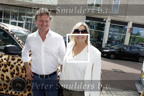 Amsterdam 26 juni 2022
Presentatie nieuwe lijn van Patty Brard en het kruitvat bij de borrelbar.
Gallyon v Vessem met haar man