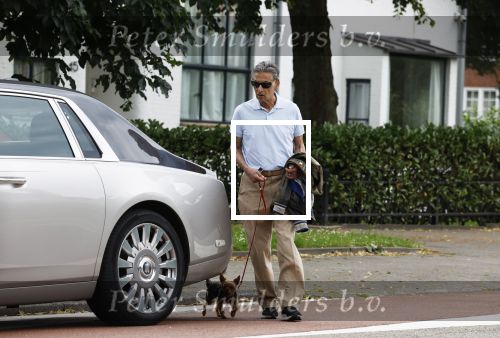 Amsterdam 2 juli 2022
Gerard Spong laat zijn hondje uit . Gerard is met zijn Rolls Royce.