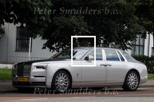 Amsterdam 2 juli 2022
Gerard Spong laat zijn hondje uit . Gerard is met zijn Rolls Royce.