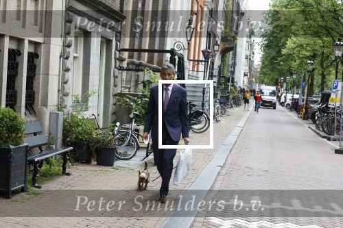 Amsterdam 14 juni 2022
Gerard Spong laat hond uit op de grachten van Amsterdam