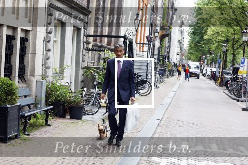 Amsterdam 14 juni 2022
Gerard Spong laat hond uit op de grachten van Amsterdam