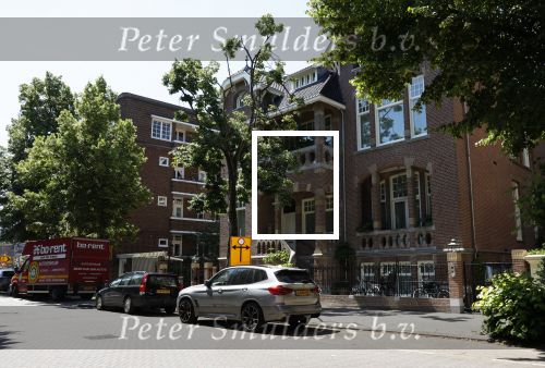 Amsterdam 16 juni 2022
Bij het nieuwe huis van Gigi ravelli zijn ze planten aan het verplaatsen.