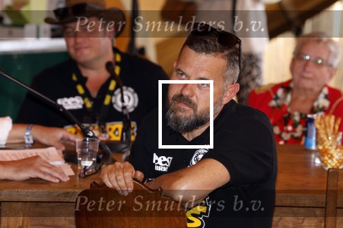 Lichtenvoorde 12 juli 2022
Frans bauer op persconferentie zwarte croos ivm het afscheid van tante Rikie . Jaap v Deurzen begeleidt de persconferentie waar ook Gijs Jolink aanschuift.