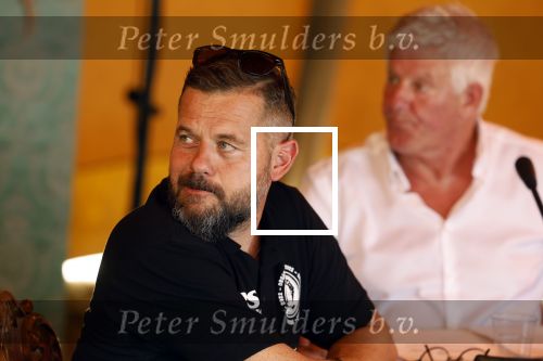 Lichtenvoorde 12 juli 2022
Frans bauer op persconferentie zwarte croos ivm het afscheid van tante Rikie . Jaap v Deurzen begeleidt de persconferentie waar ook Gijs Jolink aanschuift.