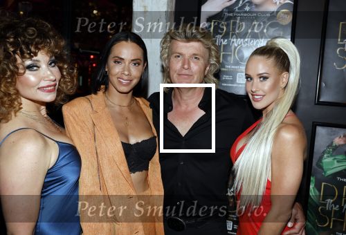 Amsterdam 30 juni 2022
Premiere Dragshow in the Harbour Club.
Hans Klok met zijn assistentes