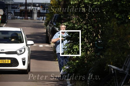 Amsterdam 14 juli 2022
Hans v d Togt laat zijn hond uit in het centrum van Amsterdam.