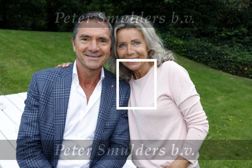 Nuland 13 juni 2022
Presentatie Toos wijn vernoemd naar Toos v d Valk . Bijna de hele familie is aan wezig in de tuin van het familie huis. Hein Vergeer met zijn vrouw