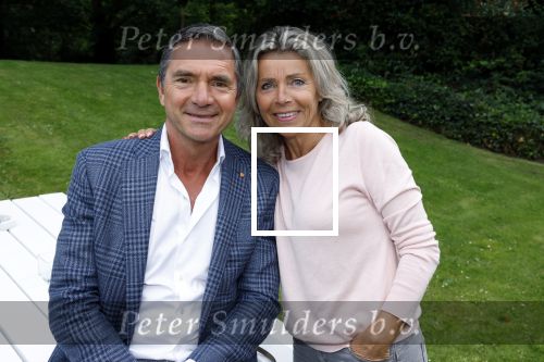 Nuland 13 juni 2022
Presentatie Toos wijn vernoemd naar Toos v d Valk . Bijna de hele familie is aan wezig in de tuin van het familie huis. Hein Vergeer met zijn vrouw