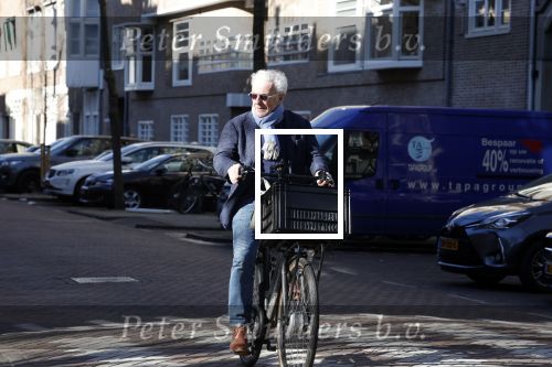 Amsterdam 19 maart 2022
Huub Stapel op de fiets in Amsterdam zuid.