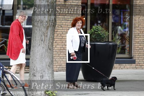 Amsterdam 1 juli 2022
Imca Marina met een vriendin en haar hondje in het centrum van Amsterdam