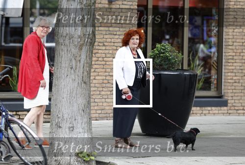 Amsterdam 1 juli 2022
Imca Marina met een vriendin en haar hondje in het centrum van Amsterdam