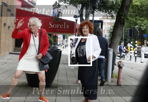 Amsterdam 1 juli 2022
Imca Marina met een vriendin en haar hondje in het centrum van Amsterdam