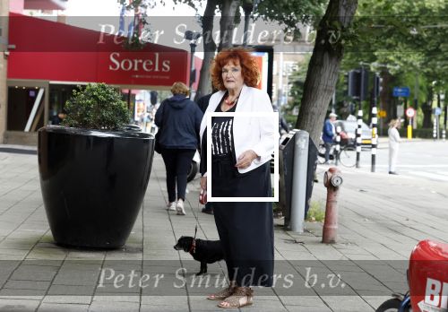 Amsterdam 1 juli 2022
Imca Marina met een vriendin en haar hondje in het centrum van Amsterdam