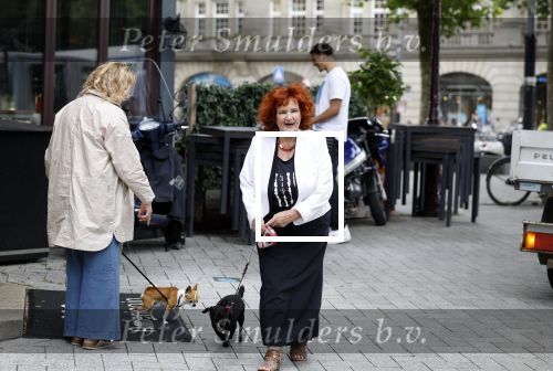 Amsterdam 1 juli 2022
Imca Marina met een vriendin en haar hondje in het centrum van Amsterdam