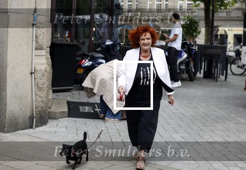 Amsterdam 1 juli 2022
Imca Marina met een vriendin en haar hondje in het centrum van Amsterdam