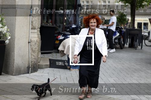 Amsterdam 1 juli 2022
Imca Marina met een vriendin en haar hondje in het centrum van Amsterdam