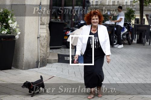 Amsterdam 1 juli 2022
Imca Marina met een vriendin en haar hondje in het centrum van Amsterdam