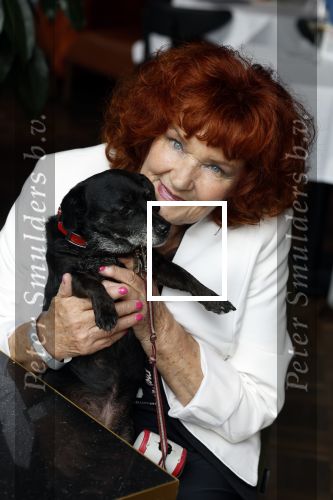Amsterdam 1 juli 2022
Onthulling kunstwerk met daarop Willy Alberti en Johnny Kraaijkamp bij hotel Americain.
Aanwezig de kinderen Tonny Alberti en Willeke Alberti en Johnny Kraaijkamp en Sanne Kraaijkamp. Imca Marina