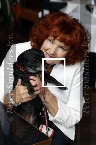 Amsterdam 1 juli 2022
Onthulling kunstwerk met daarop Willy Alberti en Johnny Kraaijkamp bij hotel Americain.
Aanwezig de kinderen Tonny Alberti en Willeke Alberti en Johnny Kraaijkamp en Sanne Kraaijkamp. Imca Marina