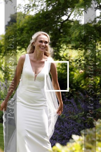 Oosterblokker 18 juni 2022
Irene Schouten en Dirkjan Mak trouwen in de tuin bij de ouders van Dirkjan .