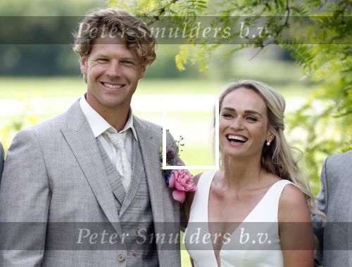 Oosterblokker 18 juni 2022
Irene Schouten en Dirkjan Mak trouwen in de tuin bij de ouders van Dirkjan . Irene met haar vader en broers
