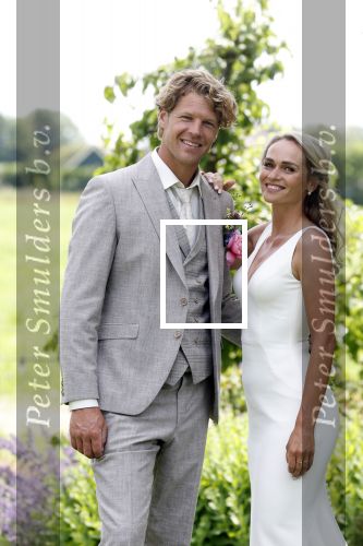 Oosterblokker 18 juni 2022
Irene Schouten en Dirkjan Mak trouwen in de tuin bij de ouders van Dirkjan .