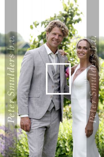 Oosterblokker 18 juni 2022
Irene Schouten en Dirkjan Mak trouwen in de tuin bij de ouders van Dirkjan .